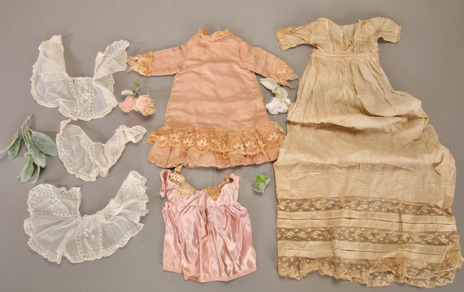 ANTIQUE 1900-1920s DOLL CLOTHING LOT (1 of 9)