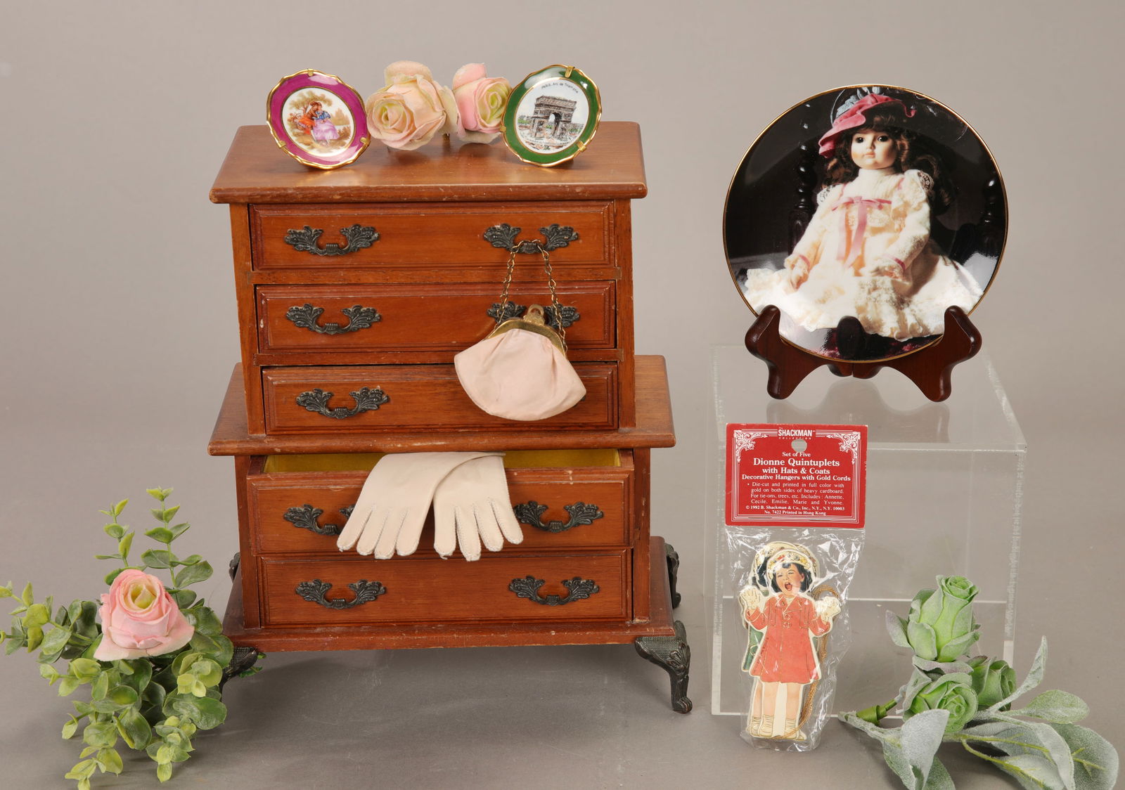 DOLL FURNITURE & MINIATURE ACCESSORIES LOT (1 of 8)