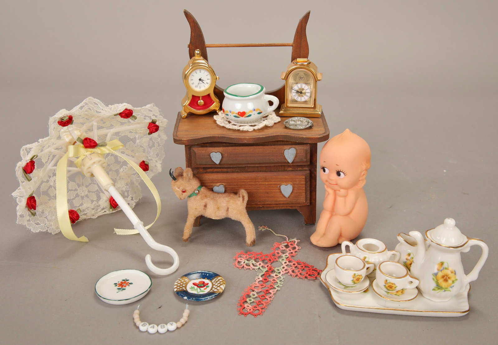 DOLL FURNITURE & MINIATURES, ACCESSORIES LOT (1 of 9)