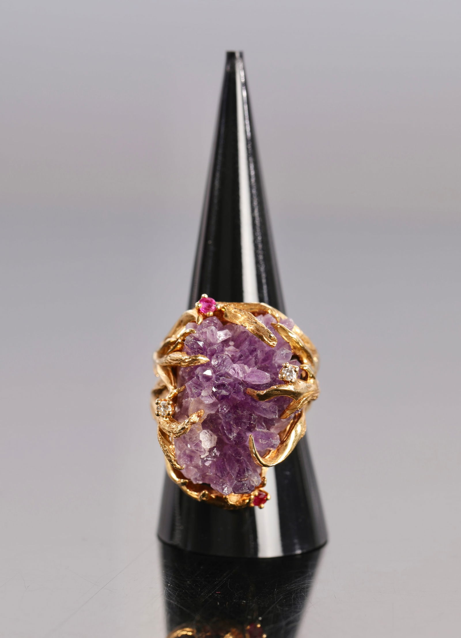 BRUTALIST AMETHYST & 18K GOLD & RUBY STATEMENT RING - 2