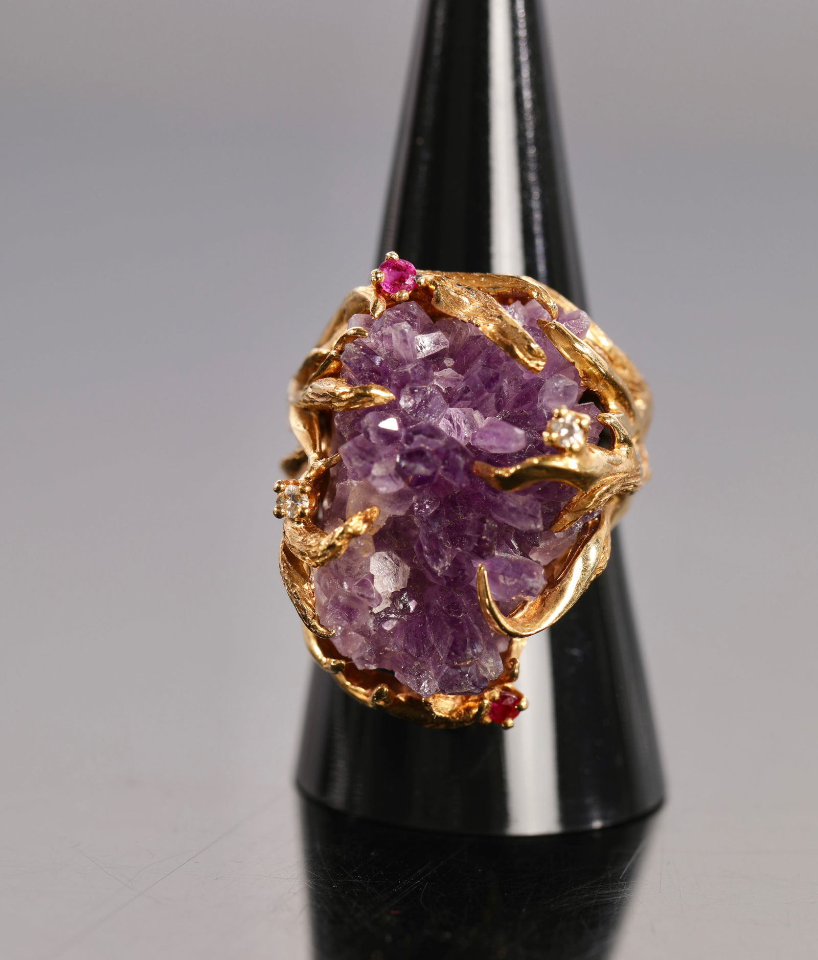 BRUTALIST AMETHYST & 18K GOLD & RUBY STATEMENT RING - 3