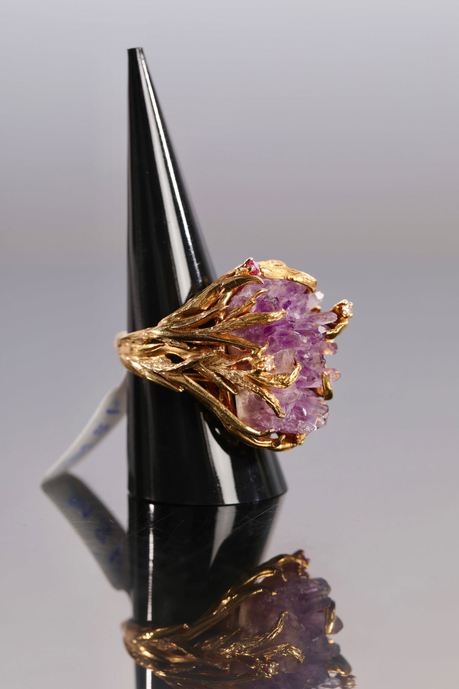 BRUTALIST AMETHYST & 18K GOLD & RUBY STATEMENT RING - 6