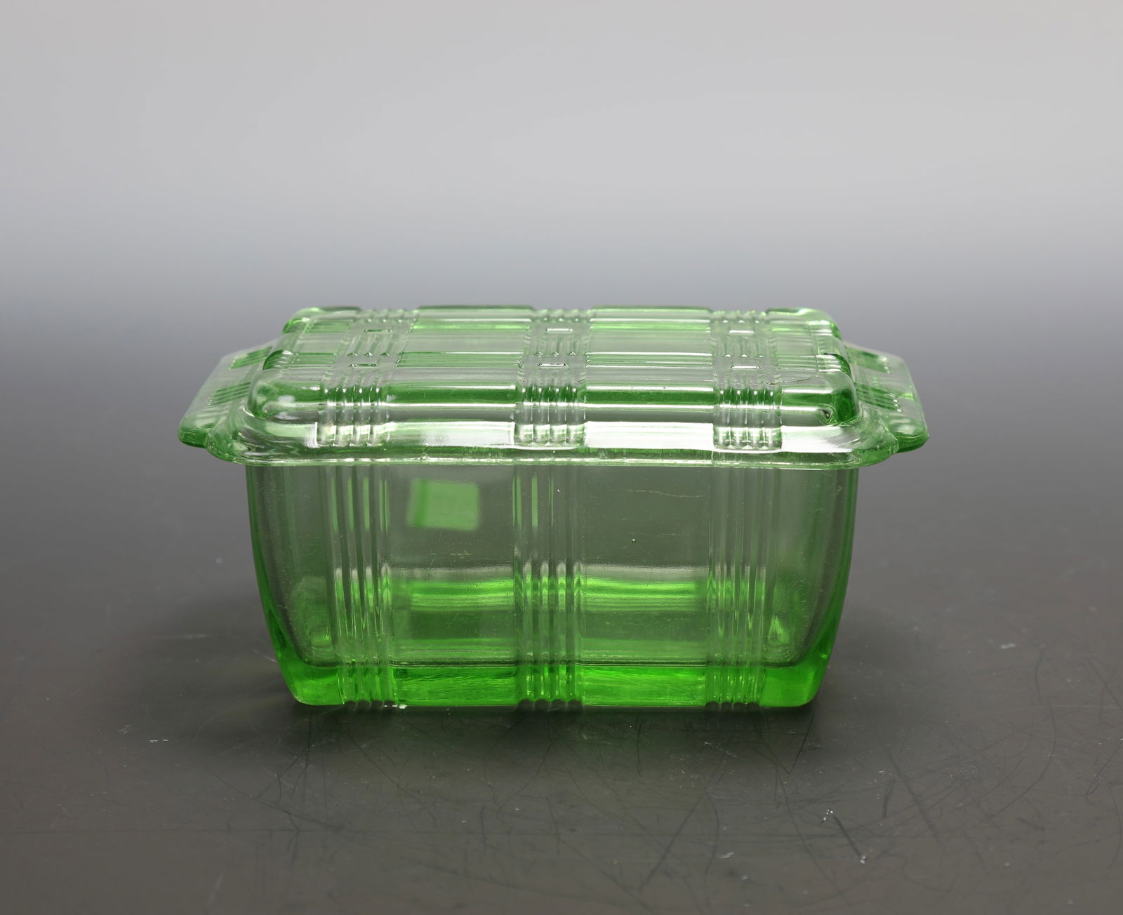 ART DECO HAZEL-ATLAS GREEN URANIUM GLASS REFRIGERATOR DISH (1 of 13)