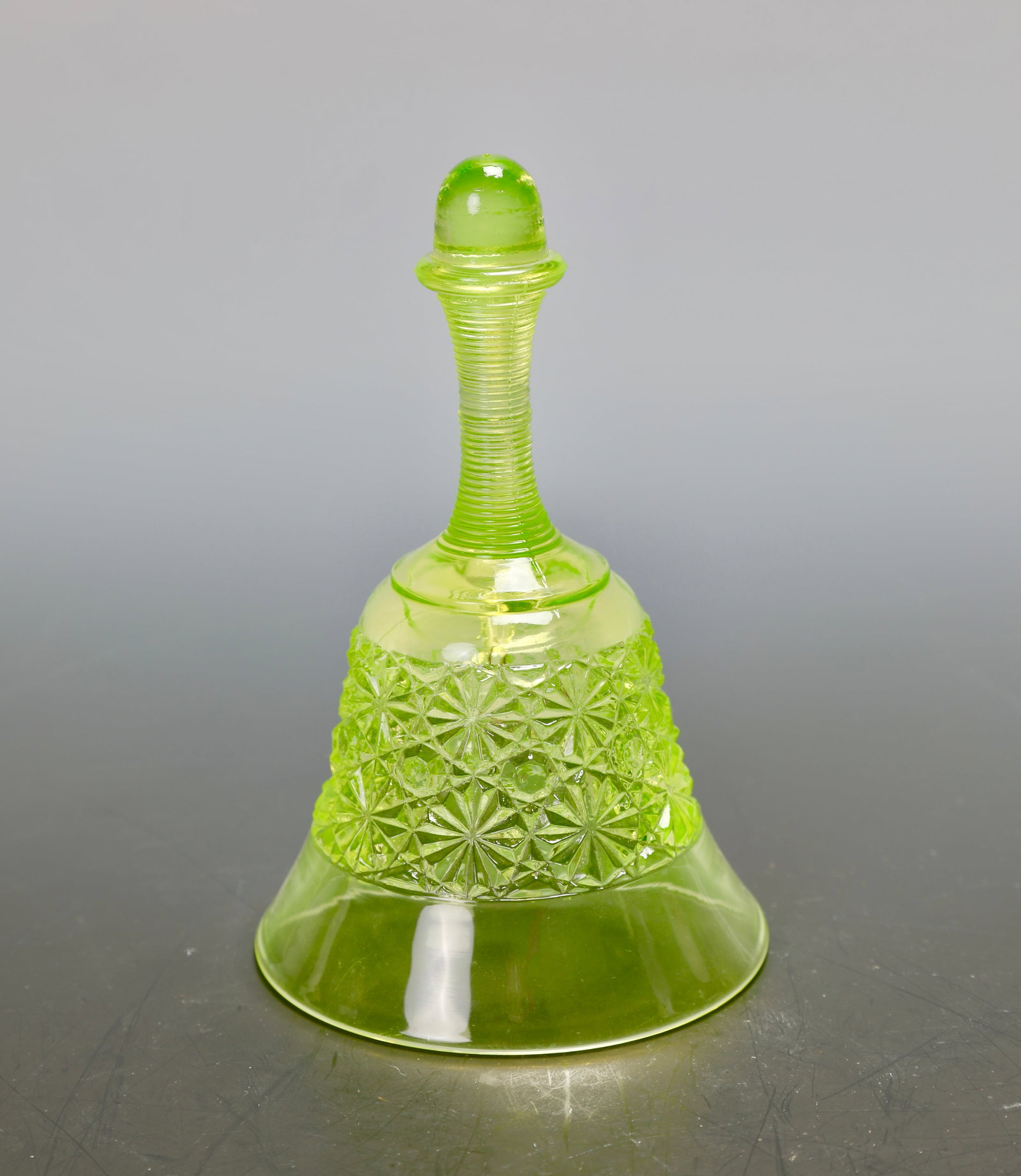 FENTON L.G. WRIGHT DAISY BUTTON VASELINE URANIUM GLASS BELL (1 of 14)