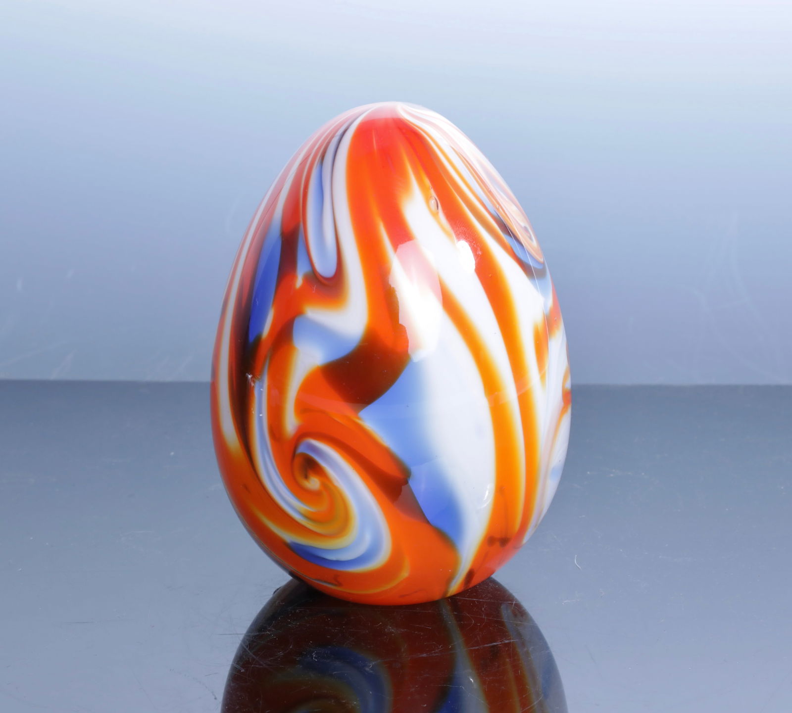 1976 FENTON GLASS EGG PAPERWEIGHT SWIRLED ORANGE & BLUE (1 of 3)