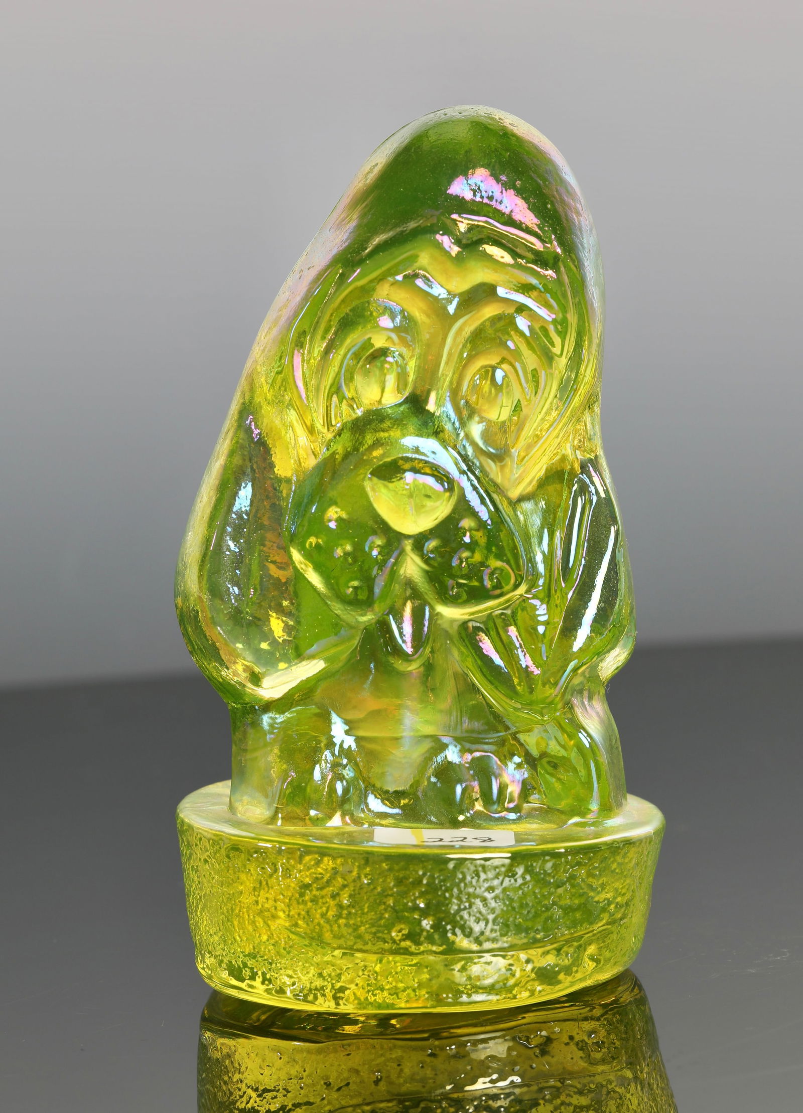 IRIDESCENT VASELINE URANIUM GLASS DOG PAPERWEIGHT (1 of 8)