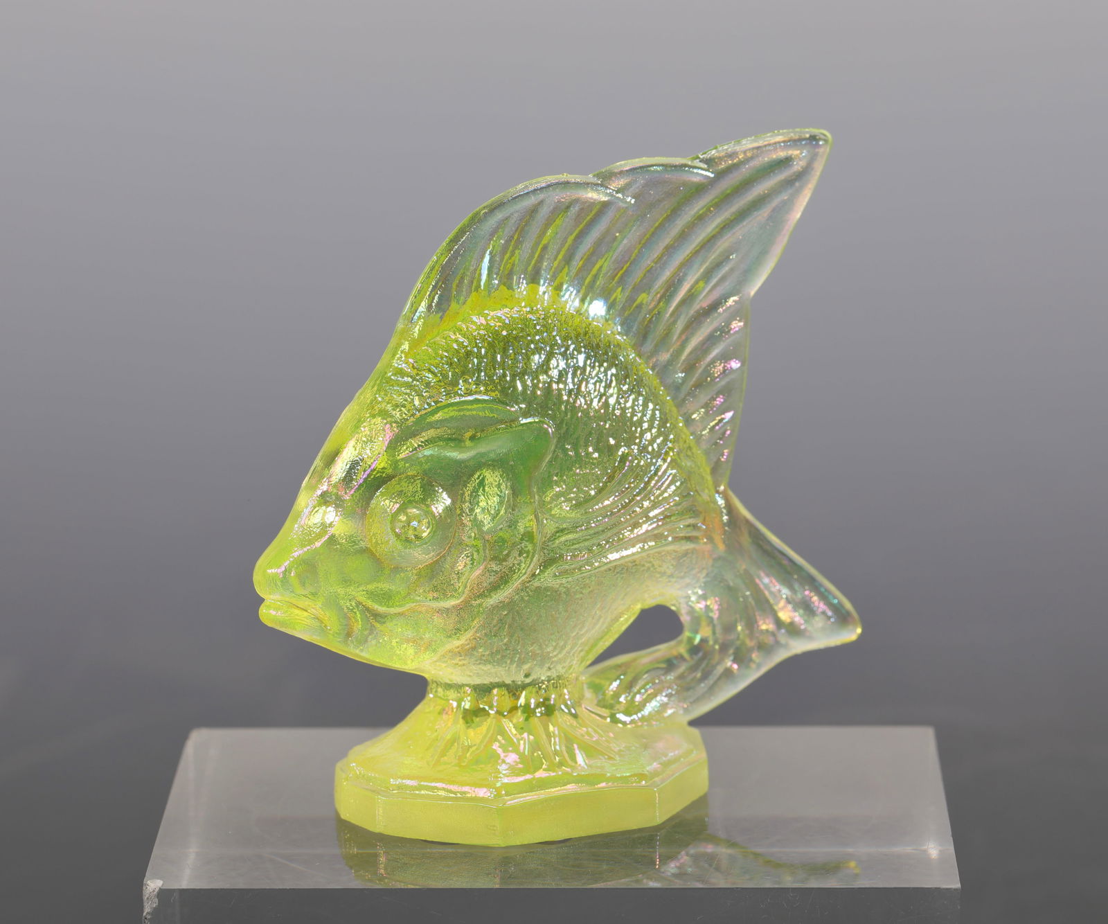 FENTON VASELINE ART GLASS FISH FIGURINE PAPERWEIGHT URANIUM (1 of 7)