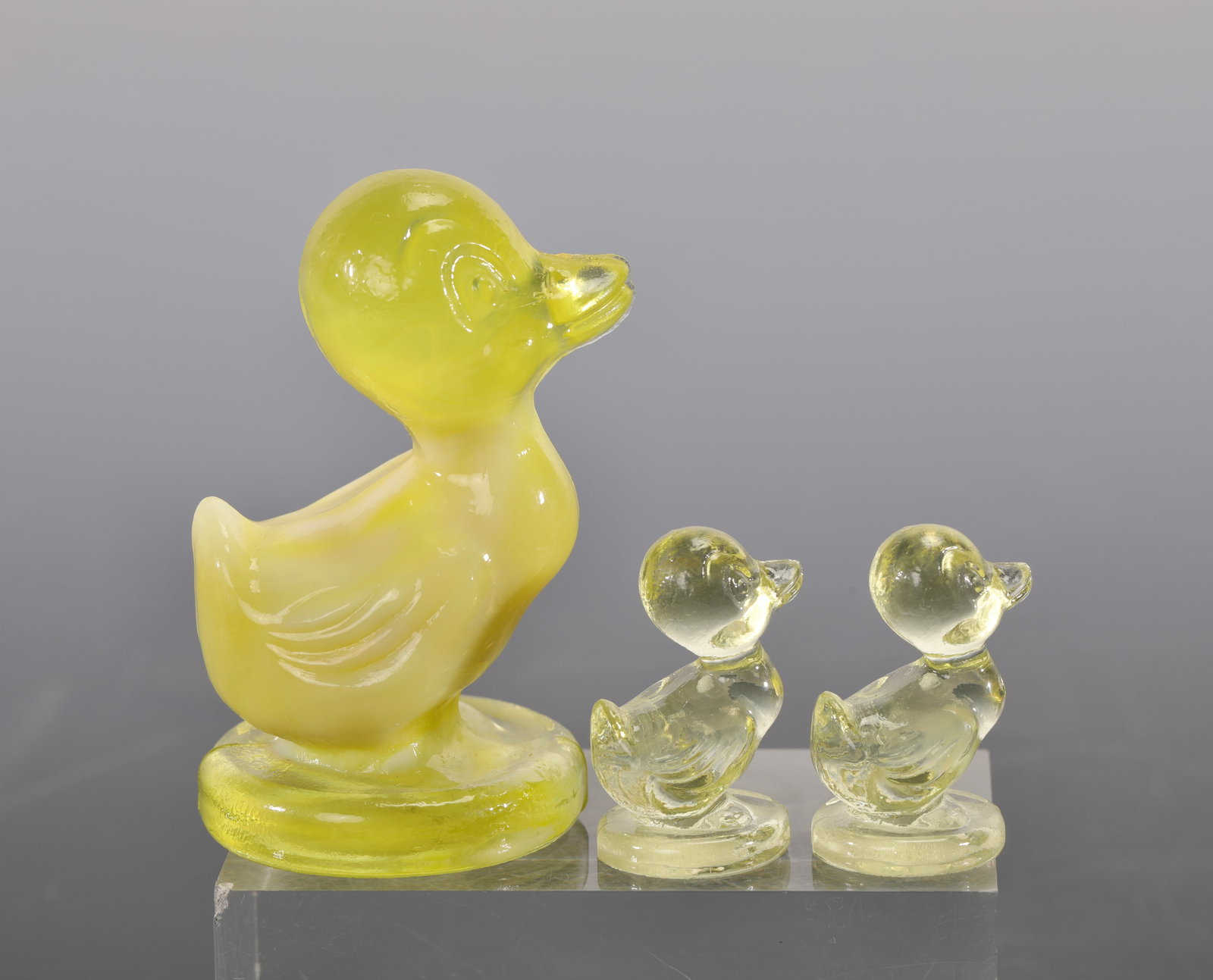 BOYD DEBBIE DUCK & 2 DUCKLINGS ART GLASS FIGURINES UV REACTIVE (1 of 7)
