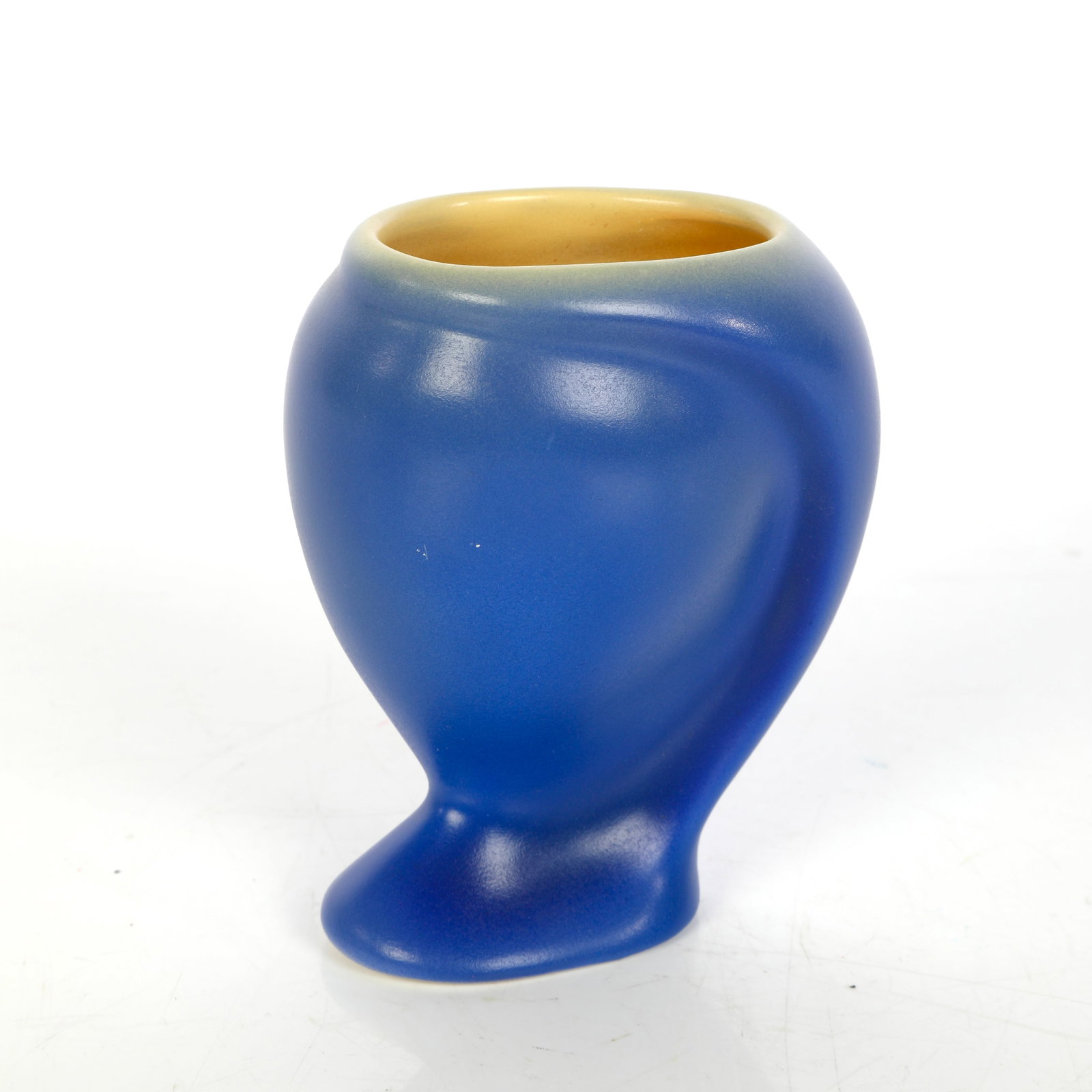 STEVEN L. GORMAN BIOMORPHIC STUDIO ART POTTERY SCULPTURAL VESSEL: Steven L. Gorman Biomorphic Studio Ceramic Vessel / Sculpture This online auction lot features an exceptional contemporary studio pottery vessel by the acclaimed Missouri-based clay artist Steven L. G