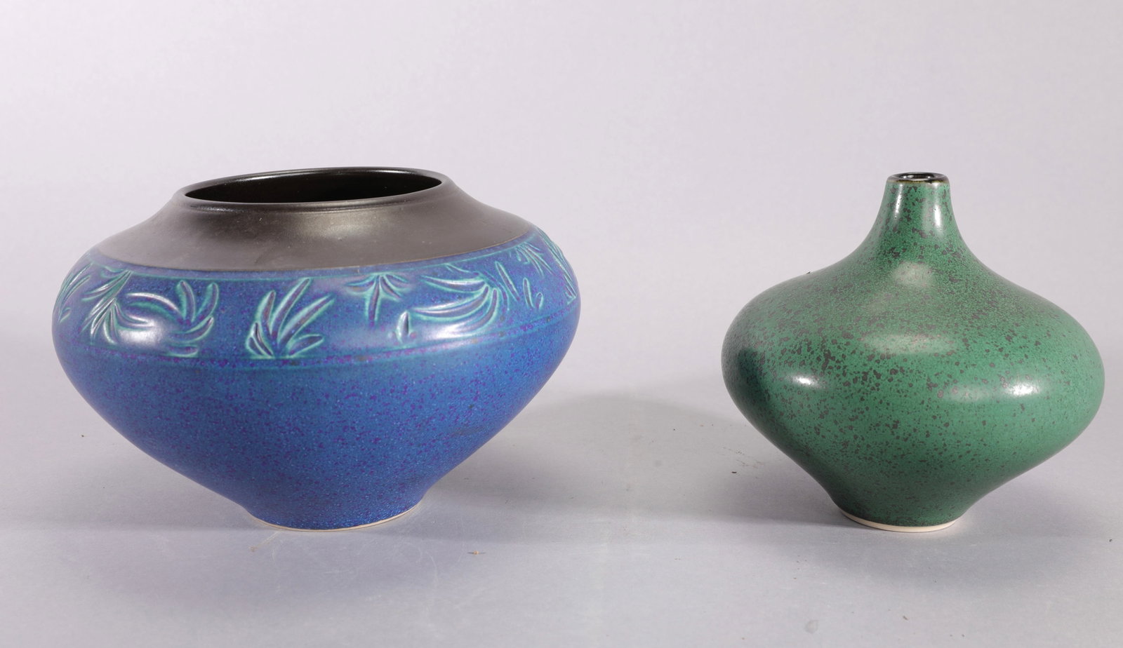 PAUL JESELSKIS PAIR OF CONTEMPORARY STUDIO ART POTTERY VESSELS: Paul Jeselskis Ceramic Studio Art Pottery Vessels – 2 Piece Lot Description This beautiful two-piece lot highlights the exceptional craftsmanship and technical mastery of renowned contemporary ceram