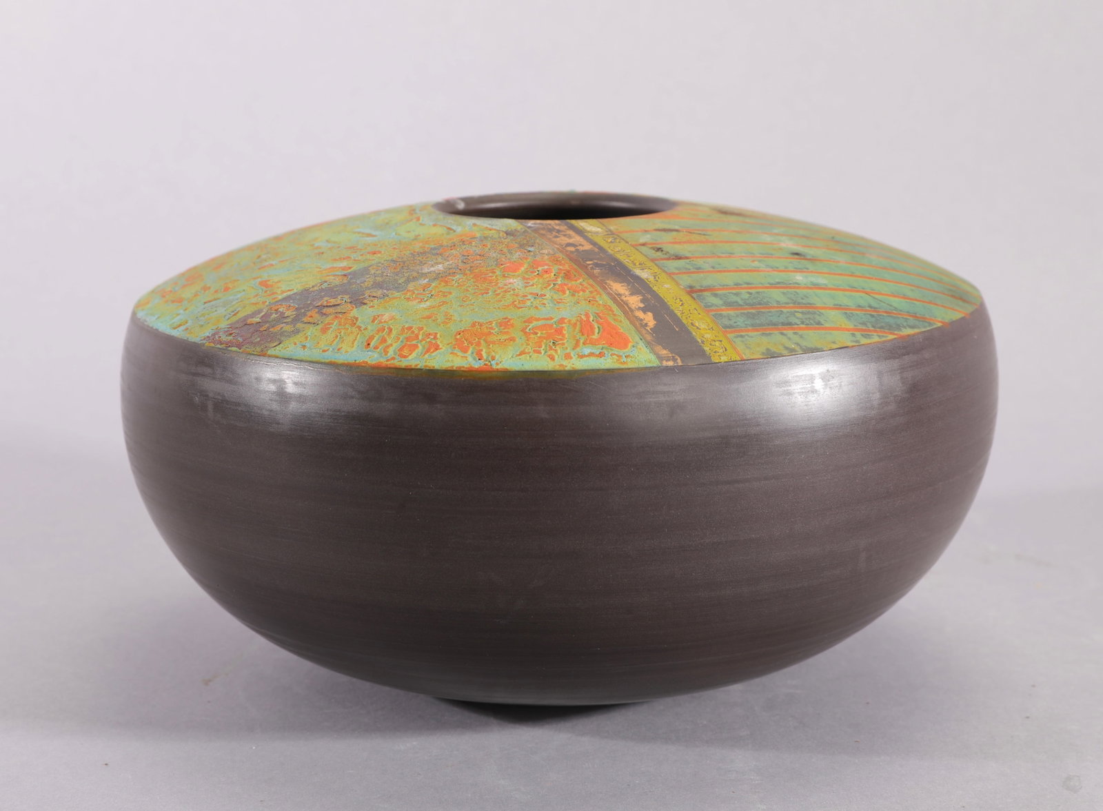 TONY LAVERICK CONTEMPORARY STUDIO ART POTTERY VESSEL: Tony Laverick Contemporary Studio Art Pottery Vessel Description This exceptional contemporary studio art pottery vessel is a masterclass in geometry and surface design by the acclaimed British