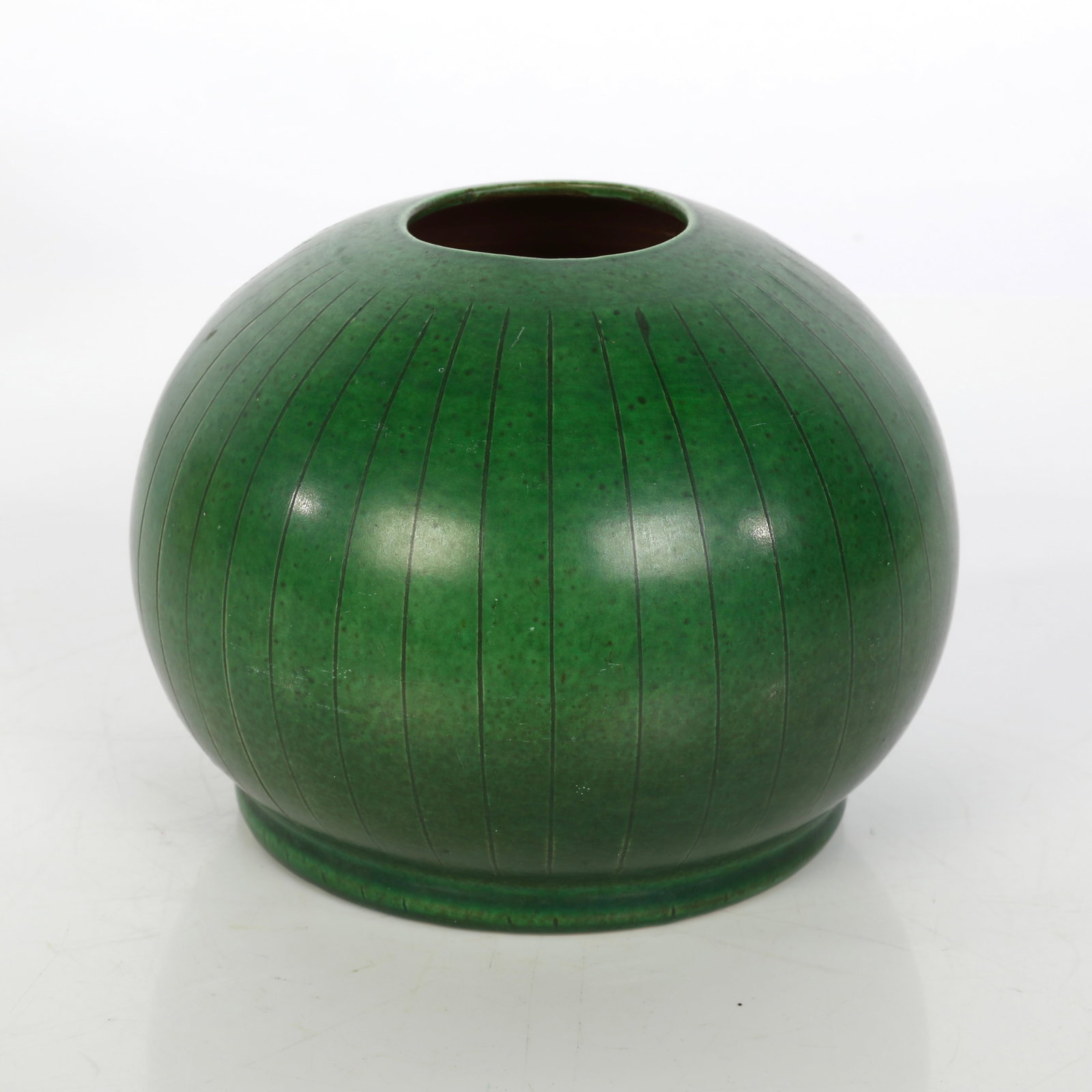 MID-CENTURY MODERN STYLE INCISED STUDIO ART POTTERY VASE: Signed Mid-Century Modern Style Incised Studio Art Pottery Vase A beautifully crafted piece of hand-thrown studio art pottery featuring a clean, minimalist silhouette and mid-century modern aesthetic.