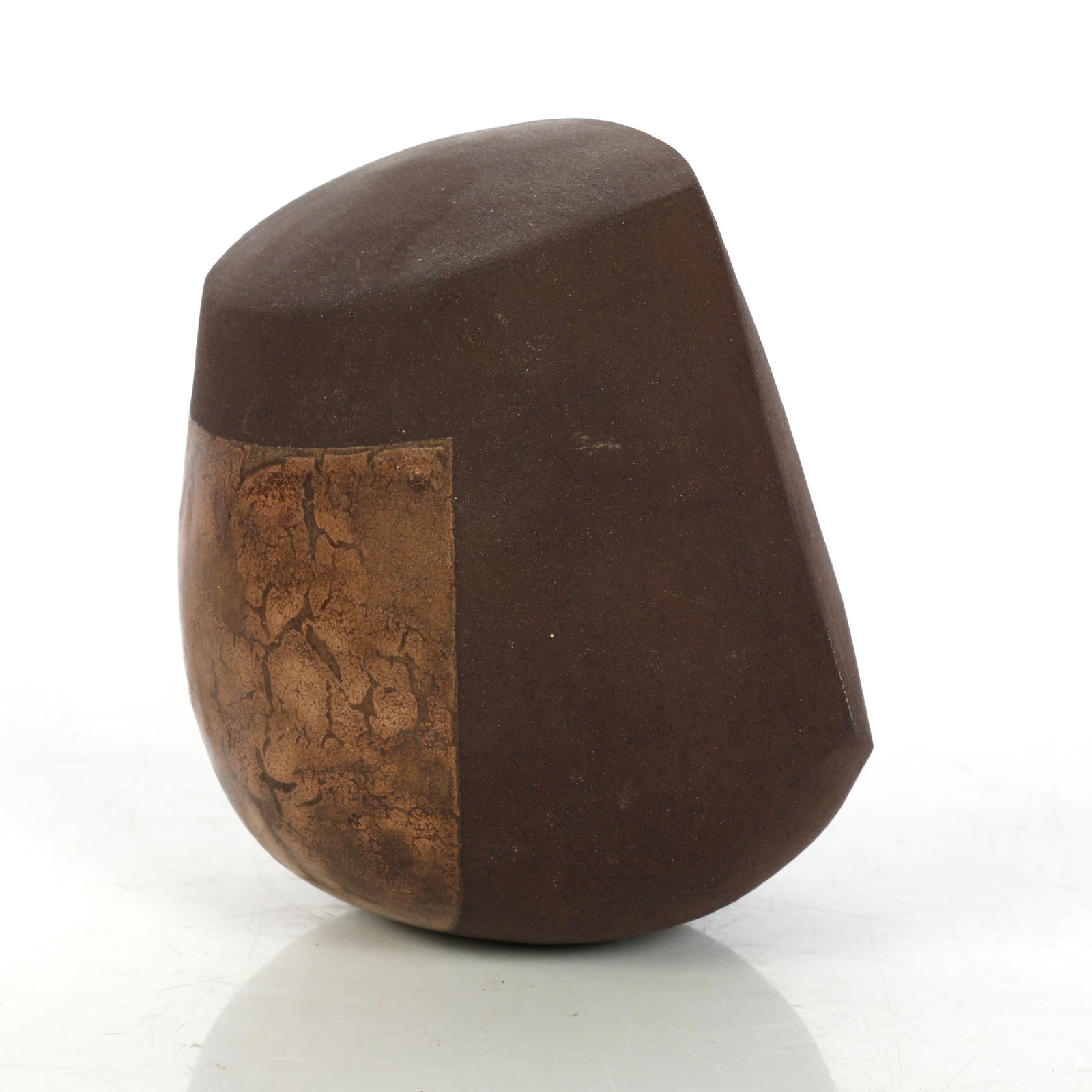 MINIMALIST CONTEMPORARY STUDIO ART POTTERY SCULPTURE: Lot Description This auction features an elegant piece of minimalist contemporary studio art pottery. The vessel showcases an organic, slightly asymmetrical form with a subtly flattened top and