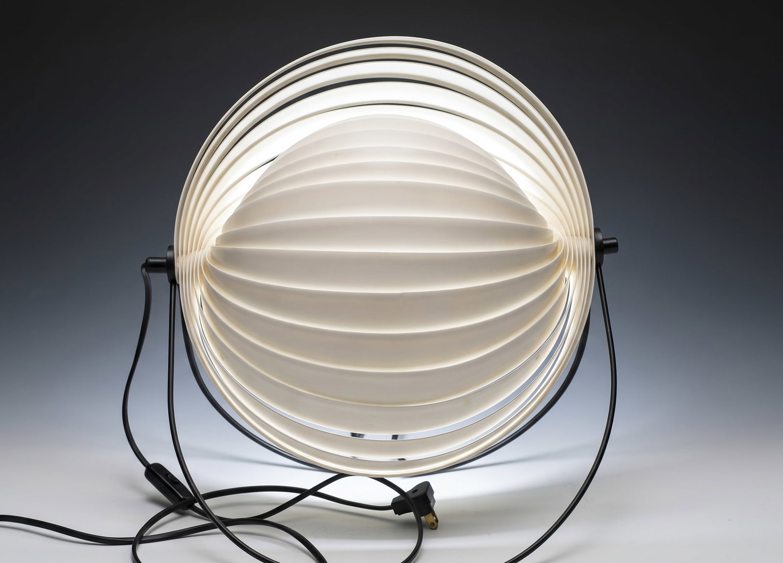 MAURICIO KLABIN 1982 "ECLIPSE" POST-MODERN TABLE LAMP (1 of 10)