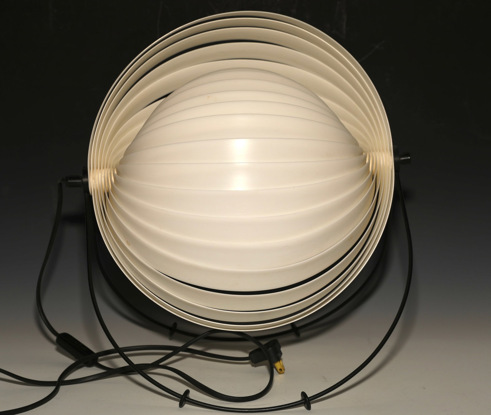 MAURICIO KLABIN 1982 "ECLIPSE" POST-MODERN TABLE LAMP - 3