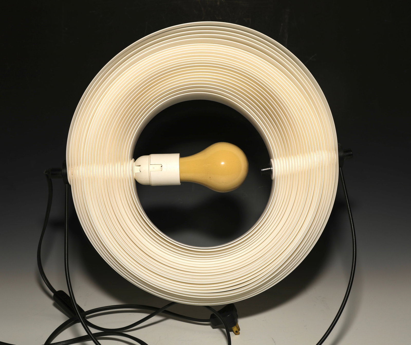 MAURICIO KLABIN 1982 "ECLIPSE" POST-MODERN TABLE LAMP - 4