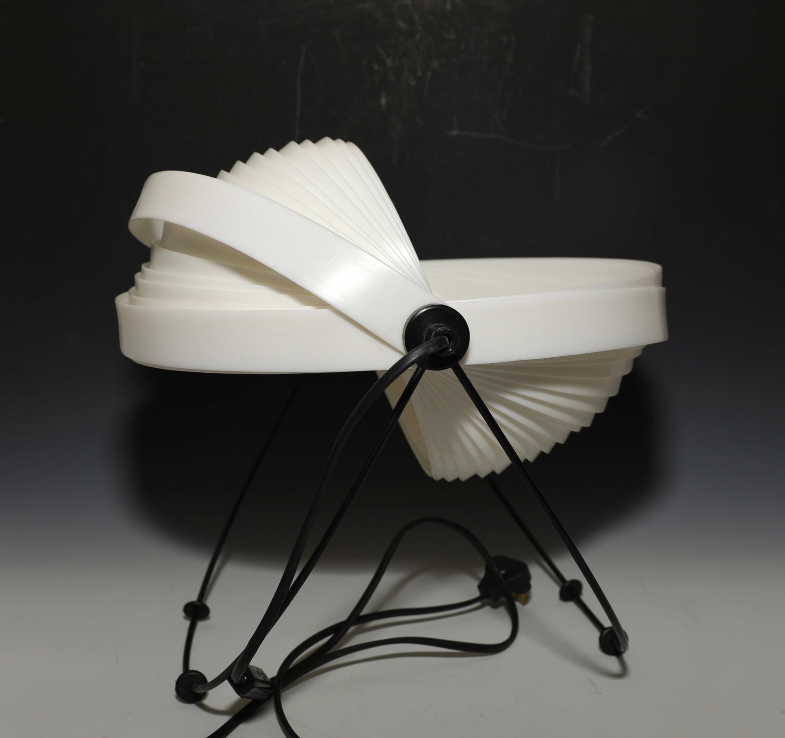 MAURICIO KLABIN 1982 "ECLIPSE" POST-MODERN TABLE LAMP - 5