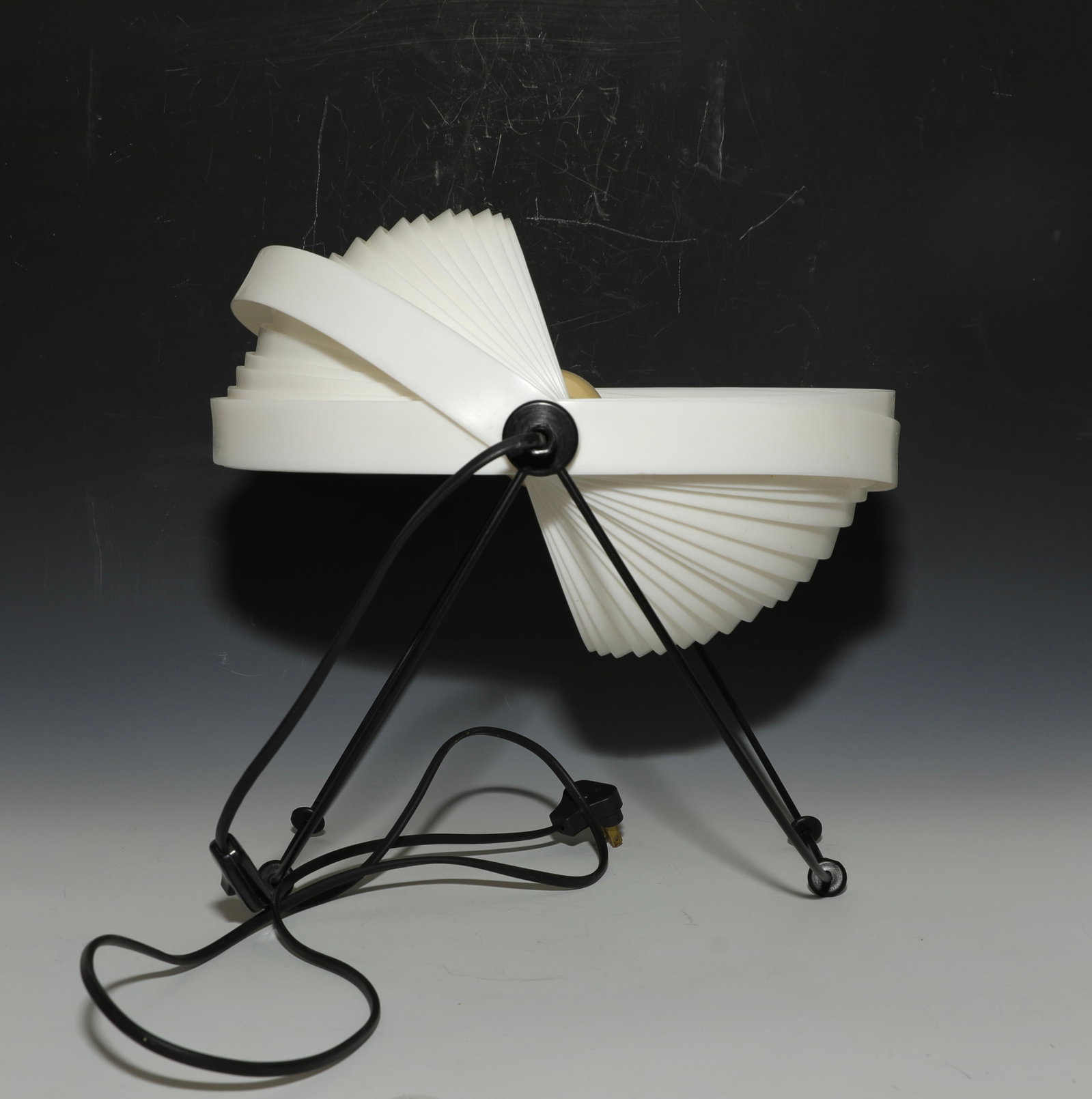 MAURICIO KLABIN 1982 "ECLIPSE" POST-MODERN TABLE LAMP - 6