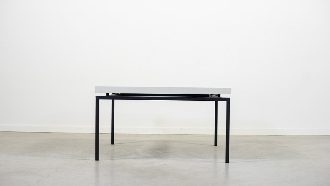 Martin Visser coffee table by Spectrum: Modern design coffee table designed by Martin Visser for Spectrum. The table is made of white laminated MDF on black painted steel legs.
