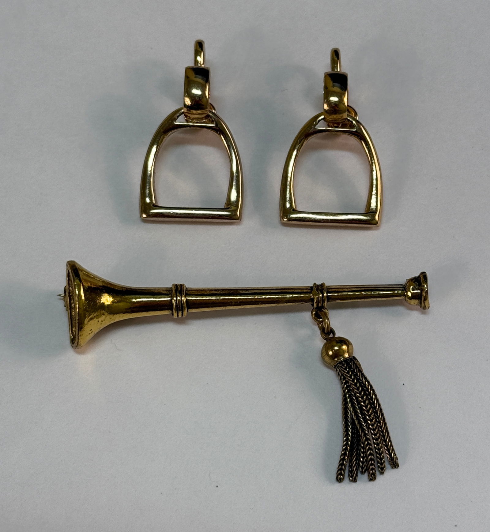 Vintage Robert Zentall Brooch & Napier Clip On Earring Set Fox Hunting Equestian: From an upstate, NY estate collection. Signed Zentall pin or brooch in the shape of a hunting horn, with a pair of clip on earrings in the shape of swinging saddle stirrups. Earrings signed Napier. Eq