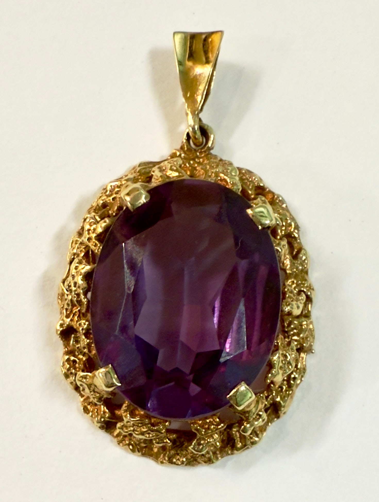 14K Gold 10.57 CTW Amethyst Charm Pendant for Necklace: From an upstate, NY estate collection. Gorgeous vintage large oval cut amethyst and 14K gold pendant or charm. Tiered naturalistic nugget style setting. Amethyst has 10.57 carat weight and measures 18