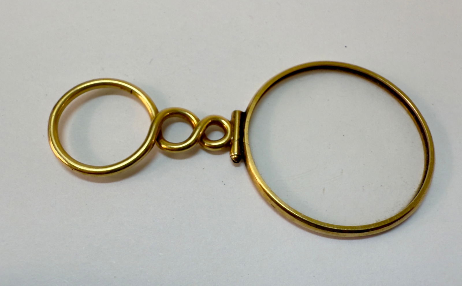 Antique 10K Gold Tested Twisted Loop Quizzing Glass Magnifier: From an upstate, NY estate collection. Lovely tested 10K late 19thC quizzing glass or magnifier. Very nice, twisted loop handle. High quality nicely made. Very low level of magnification. Unmarked. Me