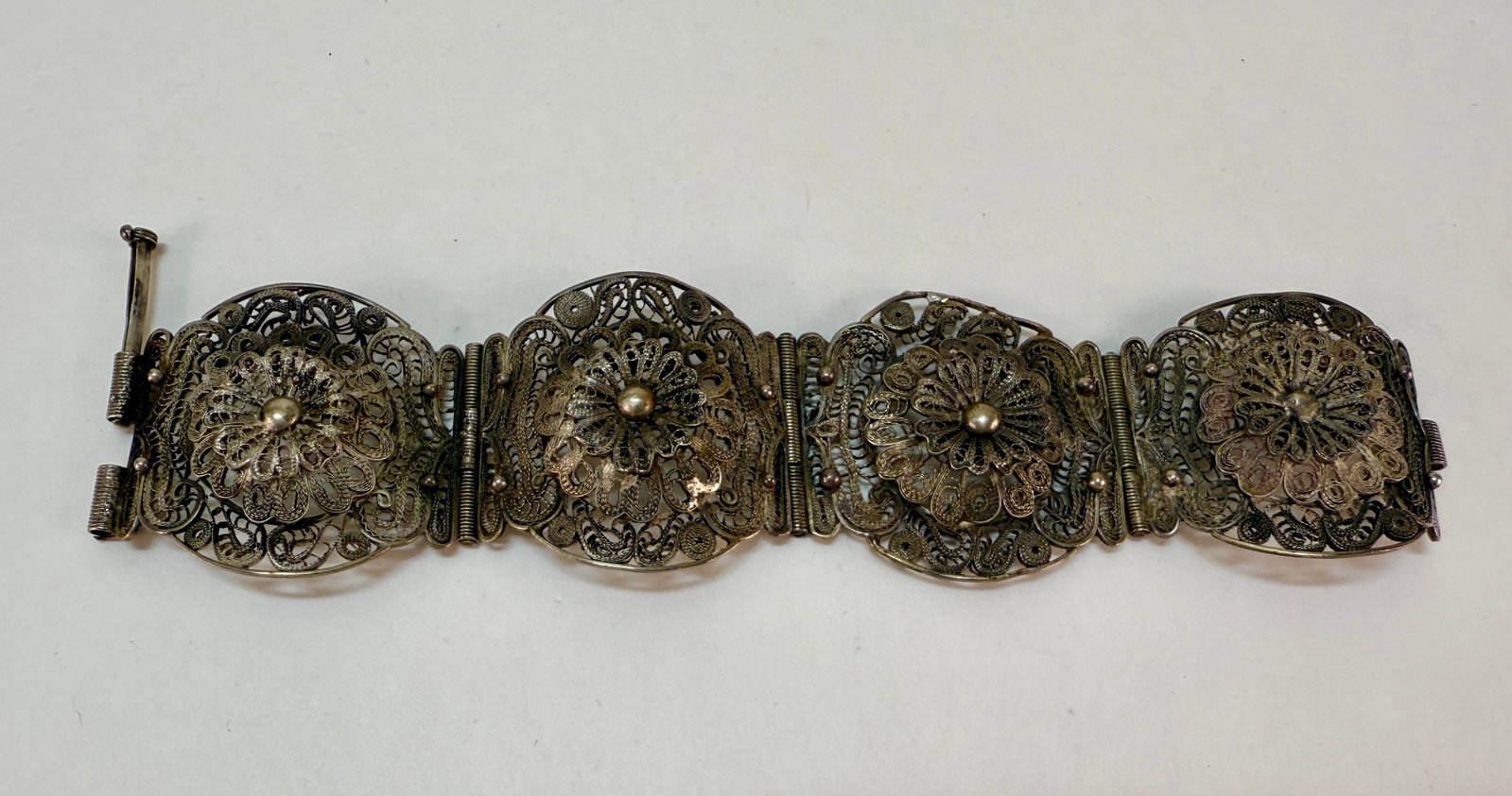 Delicate Sterling Silver Wire Floral Filigree Hinged Bracelet Mexico: From an upstate, NY estate collection. Intricate, hinged silver filigree wire bracelet marked "Mexico" on interior. Hinged with pull out pin clasp. Tested to Sterling silver or better. measures approx