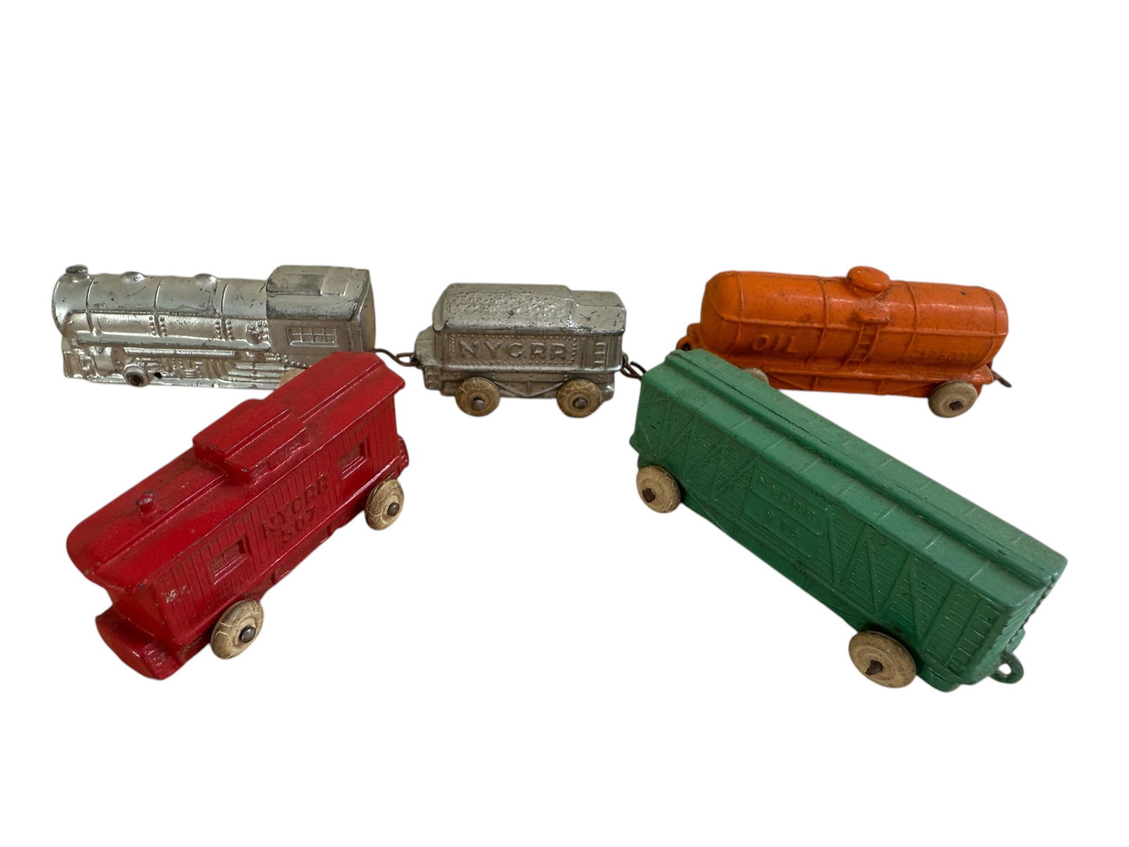 Group of Five 1940s Midgetoys Cast Metal Train Cars Toys (1 of 15)