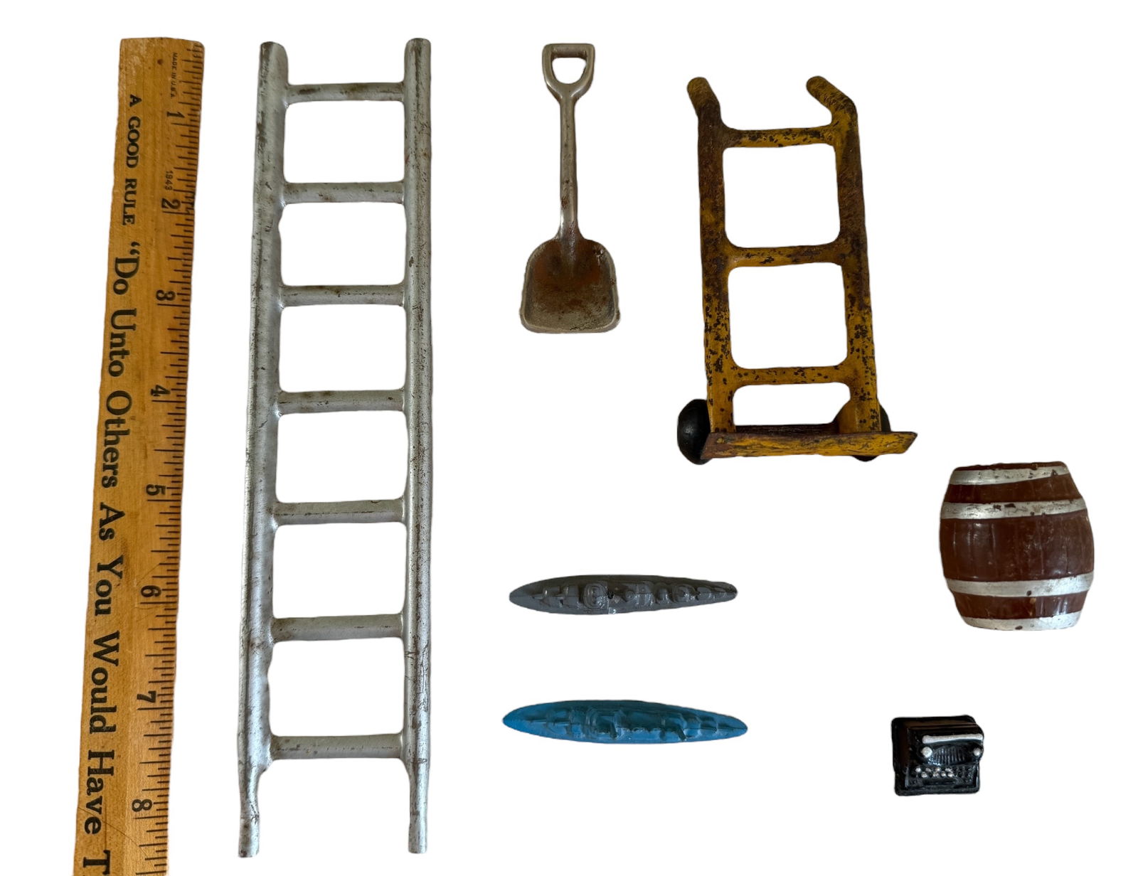 Group of Seven Pieces Vintage / Antique Miniatures Cast Metal Toy Pieces (1 of 3)