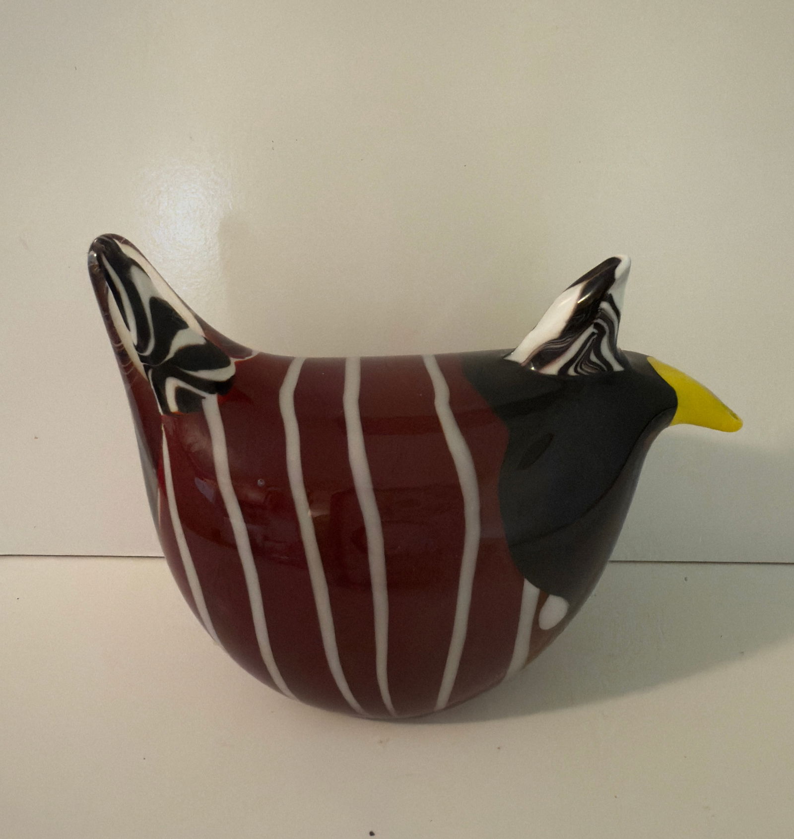 Vintage Leonardo Germany Art Glass Bird Figurine Statue Sculpture Paperweight: From an upstate, NY estate. Leonardo Germany hand blown art glass bird figurine / paperweight / sculpture. Sticker on base. Measures approx 5" long x 3.875" tall.