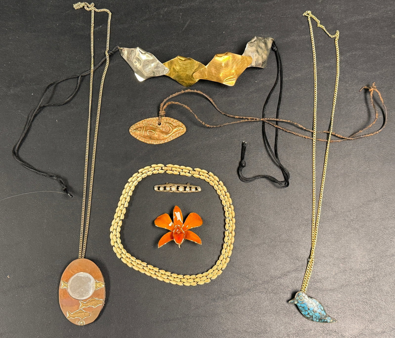 Group of 7 Vintage Necklaces & Brooches (1 of 7)