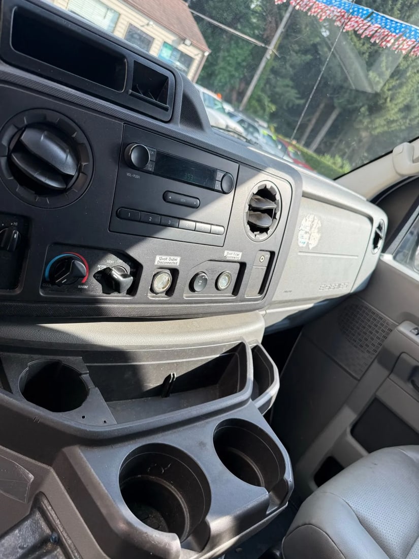 2012 FORD E150 CARGO VAN 3D - 8