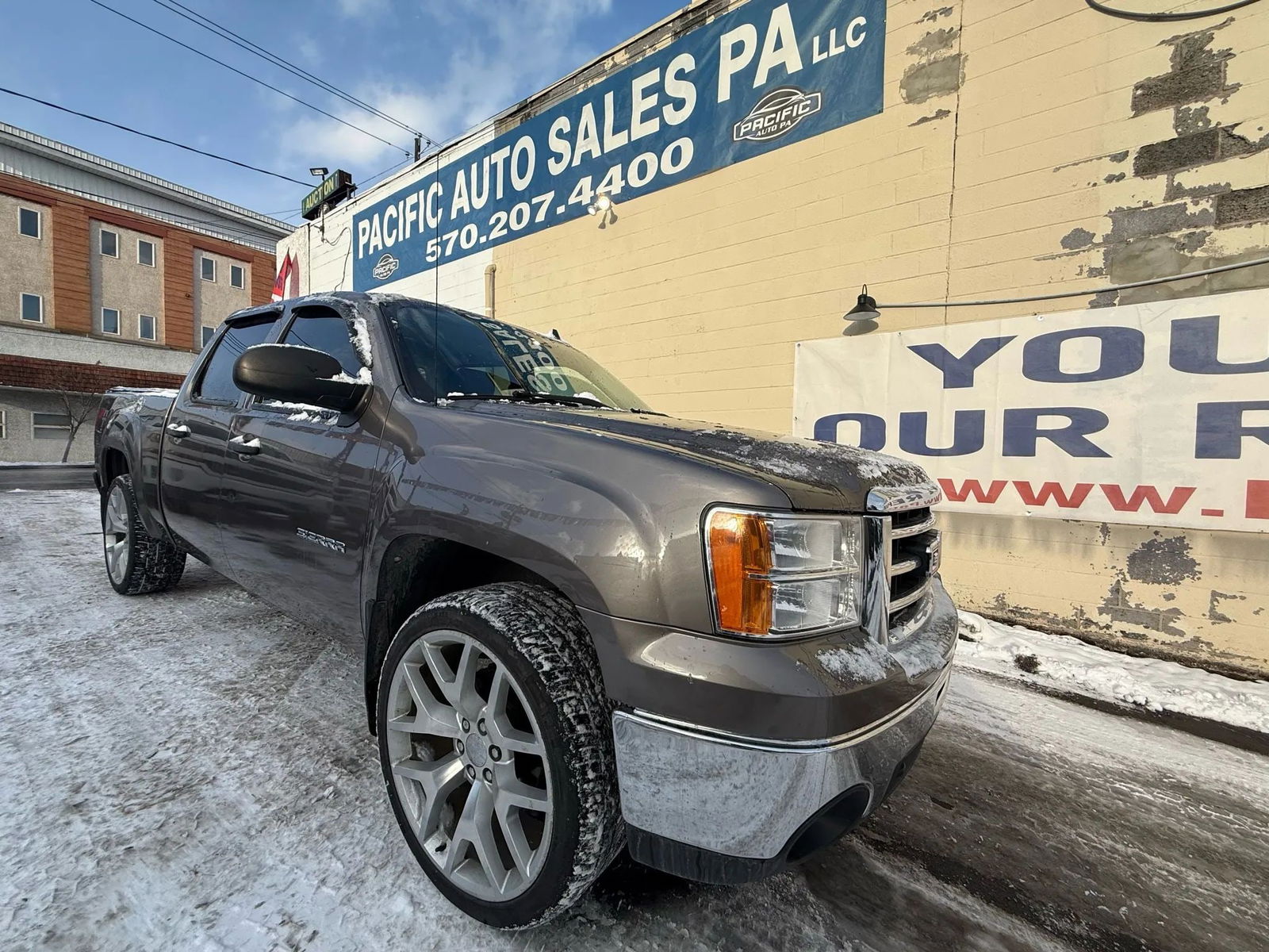 2012 GMC SIERRA 1500 CREW CAB: Year 2012 Make GMC Model SIERRA 1500 CREW CAB Trim SLE PICKUP 4D 5 3/4 FT Drivetrain 4WD Transmission AUTOMATIC Engine V8, FLEX FUEL, 5.3 LITER Mileage 108,000 Doors 4 Exterior Color tan Interior