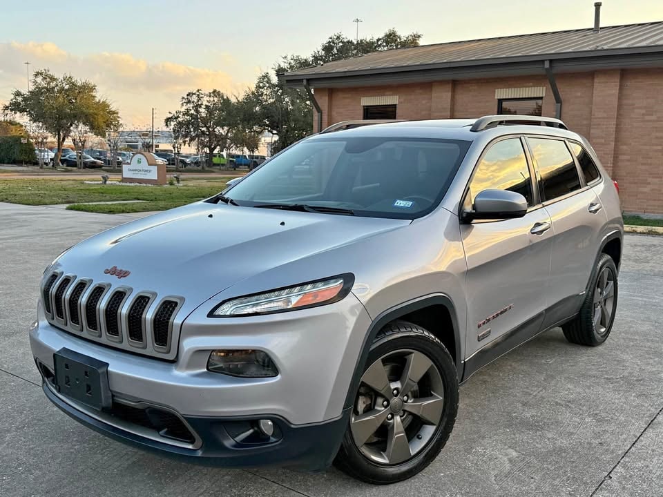 2016 Jeep cherokee Limited Sport Utility 4D: Driven 140,000 miles-Automatic transmission-Exterior color: Grey · Interior color: Black-4/5 overall NHTSA safety ratingFuel type: Gasoline-20.0 MPG city · 28.0 MPG highway · 23.0 MPG