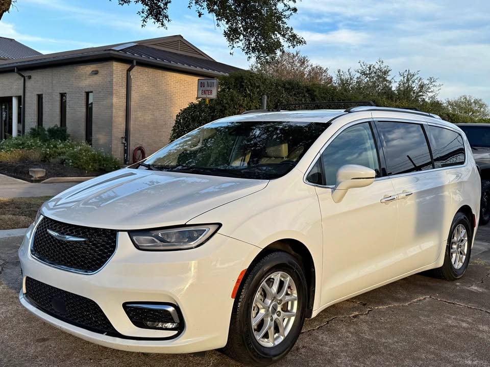 2021 Chrysler pacifica Limited Sport Wagon 4D (1 of 14)