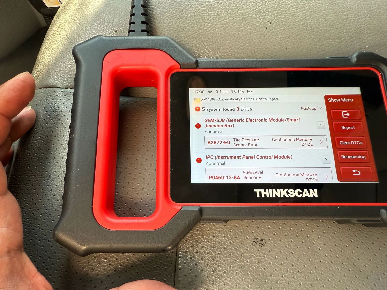 2012 FORD E150 CARGO VAN 3D - 4