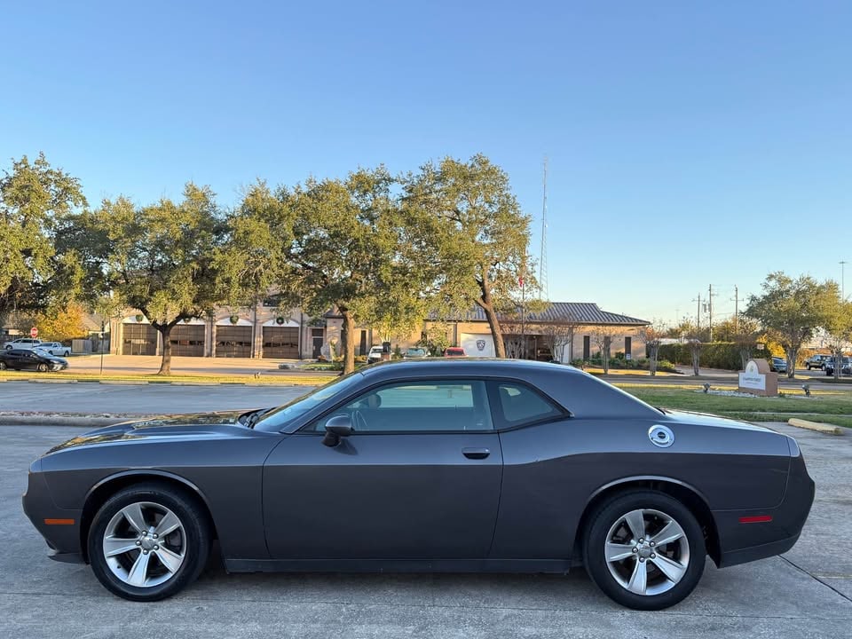 2016 Dodge challenger SXT Plus Coupe 2D - 2