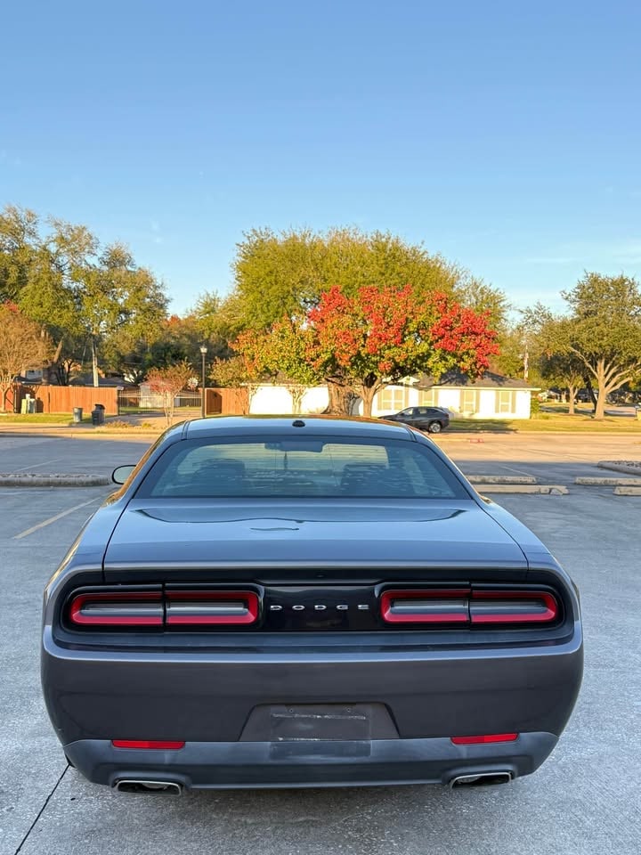 2016 Dodge challenger SXT Plus Coupe 2D - 4