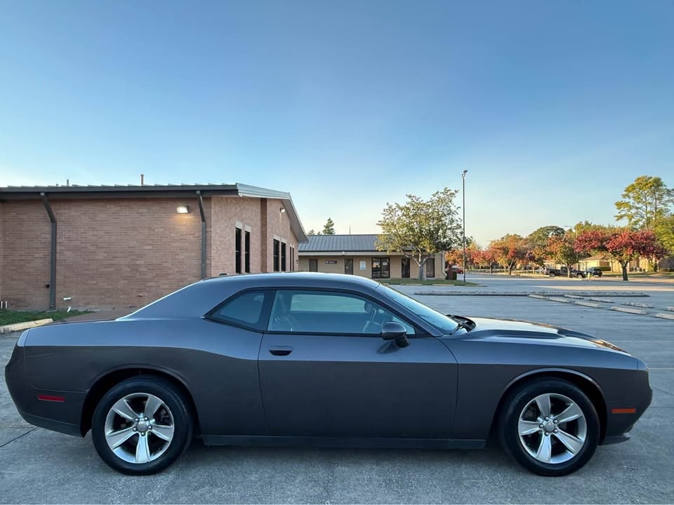 2016 Dodge challenger SXT Plus Coupe 2D - 6