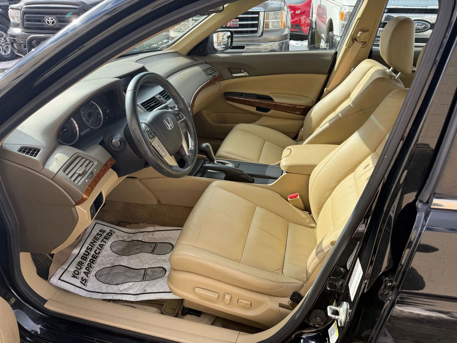 2010 HONDA ACCORD EX-L SEDAN 4D: Year 2010 Make Honda Model Accord Trim EX-L SEDAN 4D Drivetrain FWD Transmission AUTOMATIC Engine V6 3.5L Mileage 110,097 Doors 4 Exterior Color black Interior Color beige