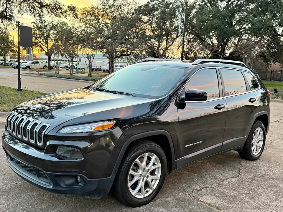 2016 Jeep cherokee Latitude Plus Sport Utility 4D (1 of 13)