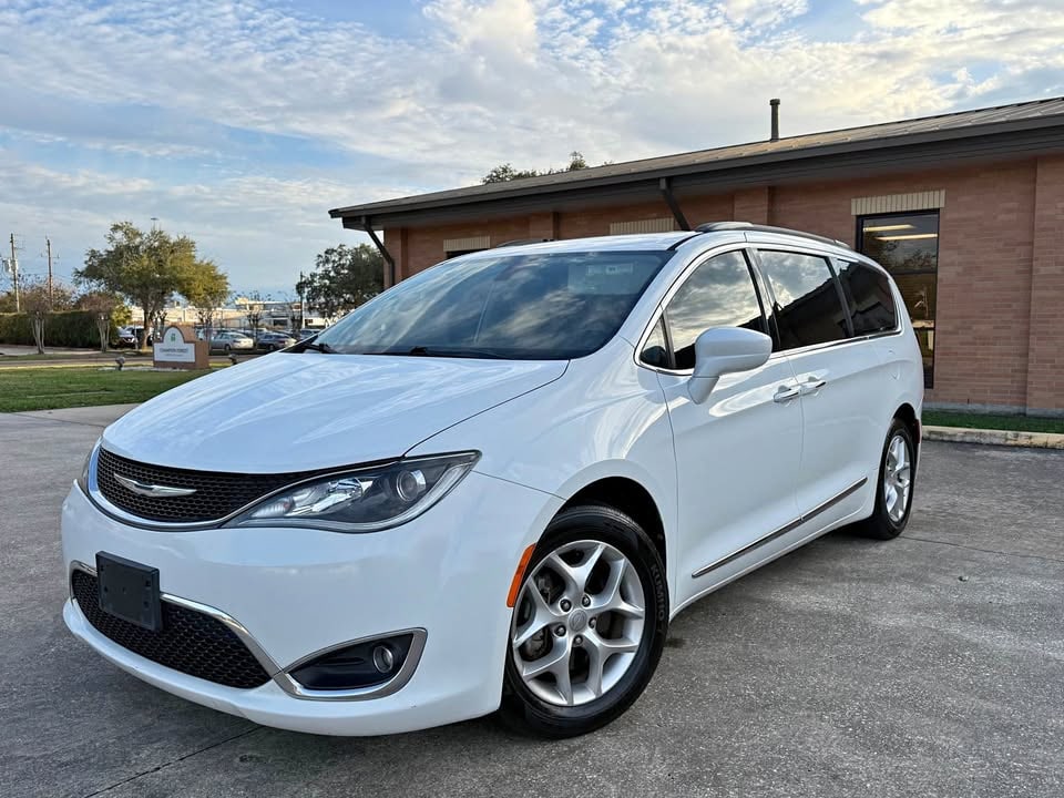 2017 Chrysler pacifica hybrid Platinum Minivan 4D: Driven 120,000 miles-Automatic transmission-Exterior color: White · Interior color: Black5/5 overall NHTSA safety rating-Fuel type: Gasoline32.0 MPG combined-2 owners-This vehicle is paid off-Cle