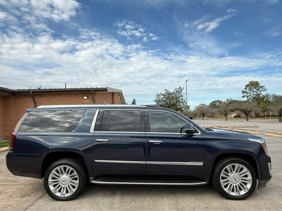 2017 Cadillac Escalade - 6