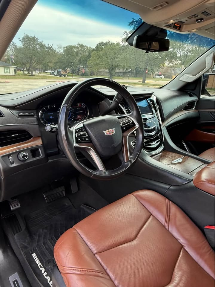 2017 Cadillac Escalade - 9