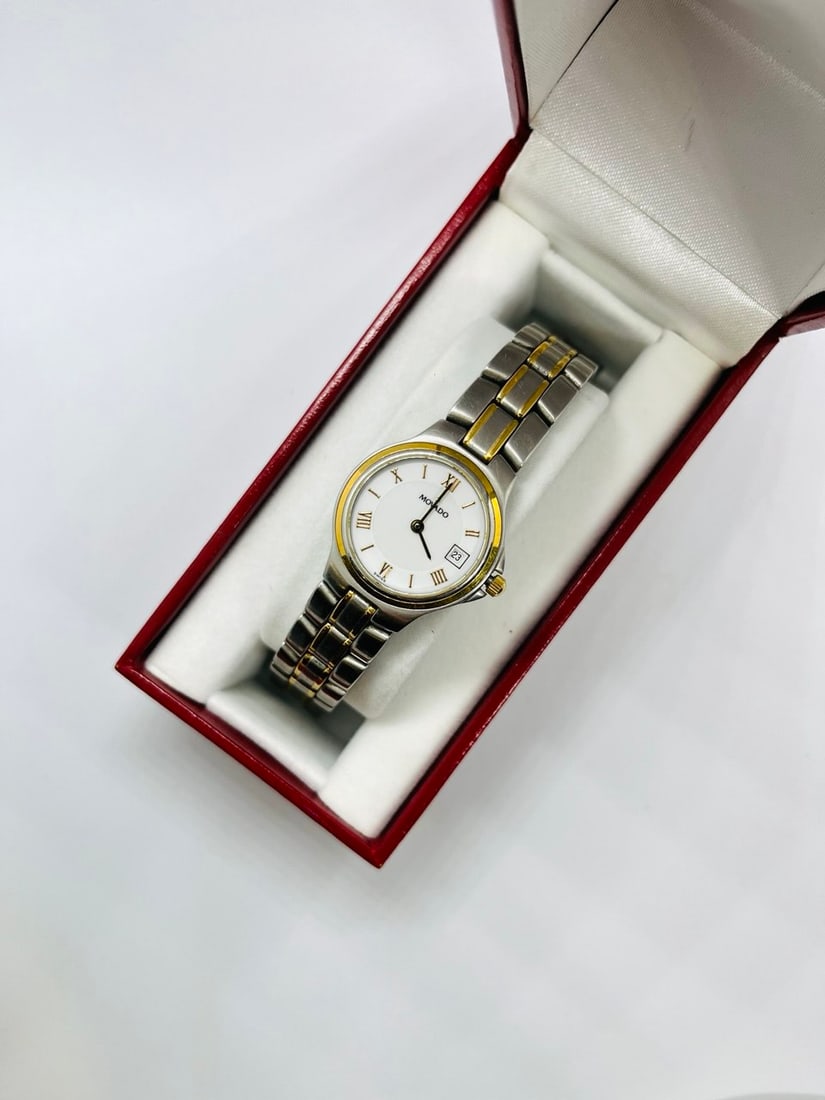 MOVADO LAYDIES WATCH (1 of 3)