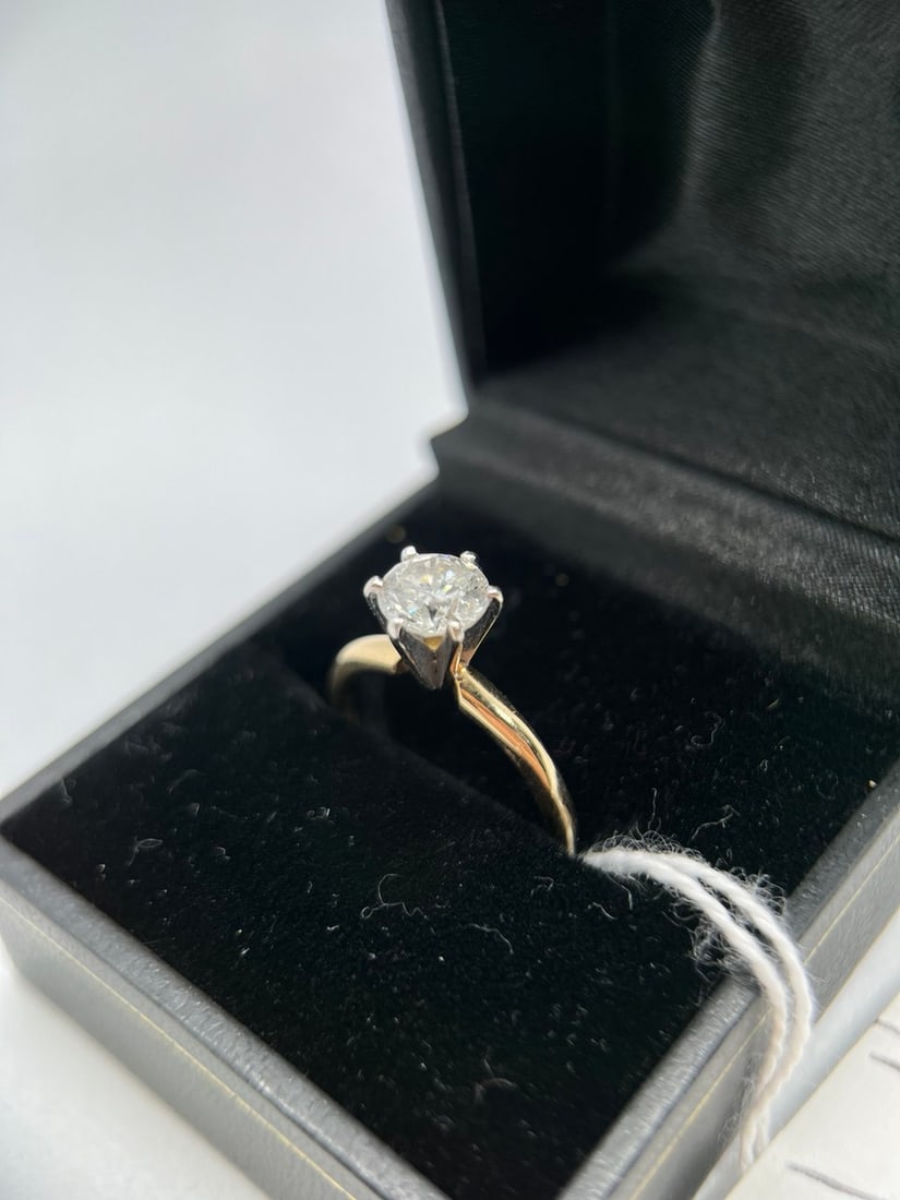 ladies engagement ring (1 of 2)