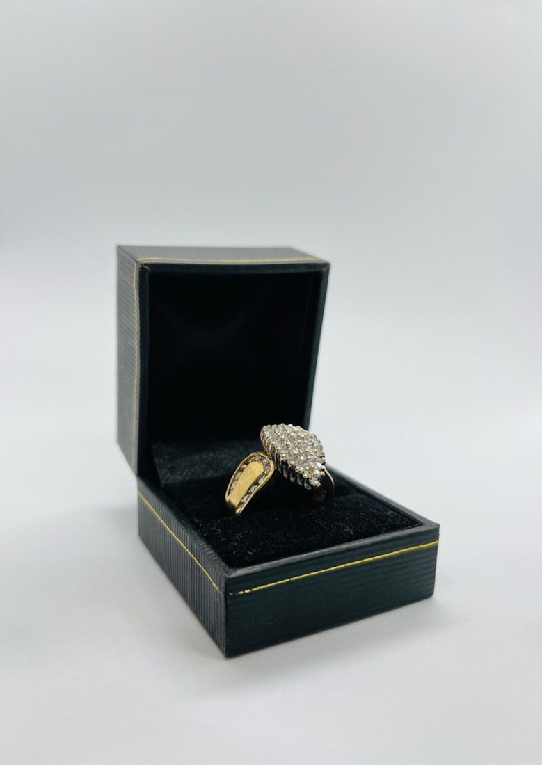 LADIES DIMOND RING (1 of 3)