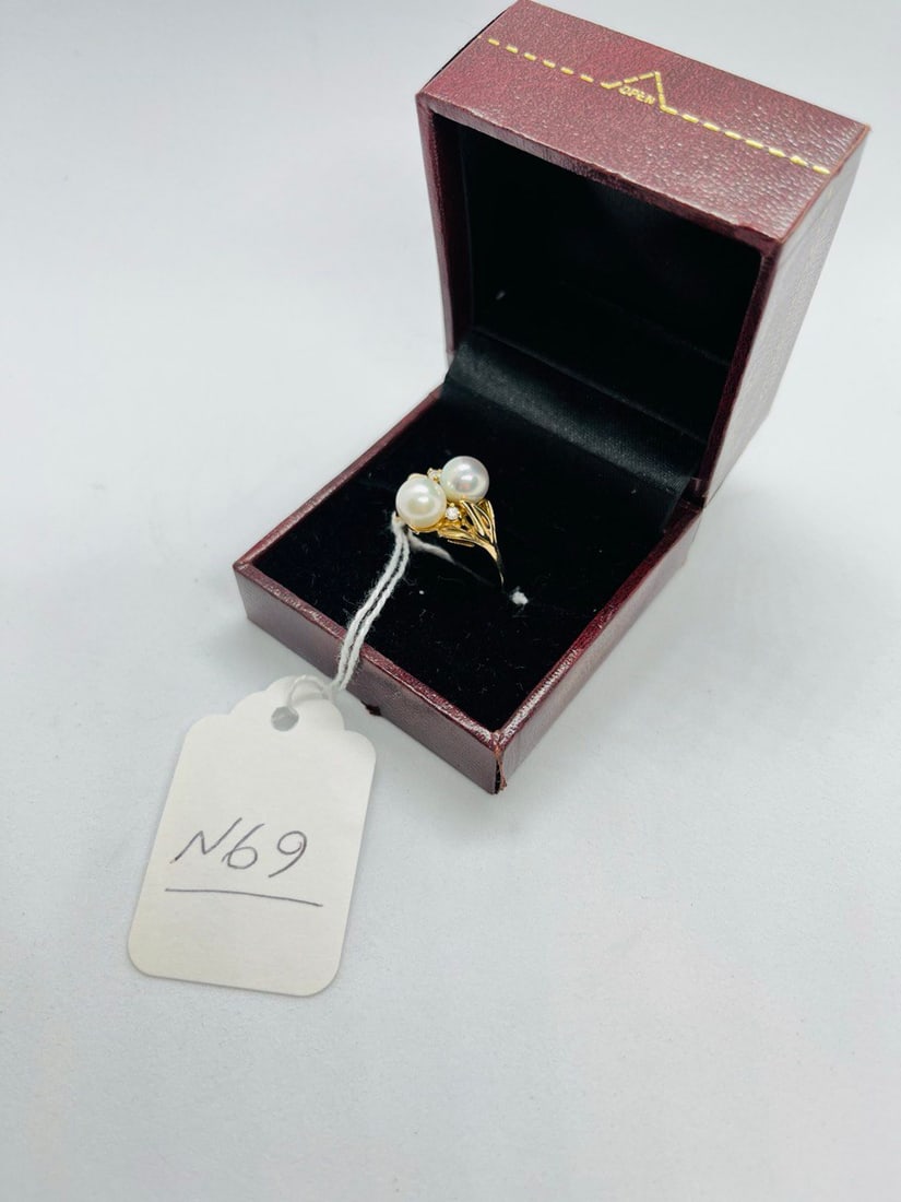 PEARL RING: 14k size 8 yellow gold pearl and diamond