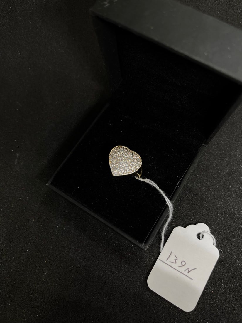 LADIES RING: 14K YELLOW GOLD LADIES RING HEART SHAPE WITH WHITE SAPHIRE SIZE 7 1/2