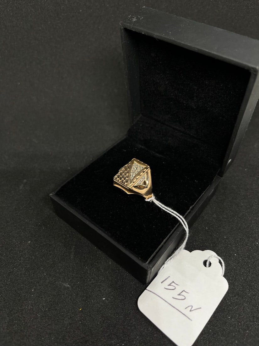 MANS RING: MAN 14K YELLOW GOLD RING WITH DIAMOND .25 CTTW DIAMONDS SIZE 9